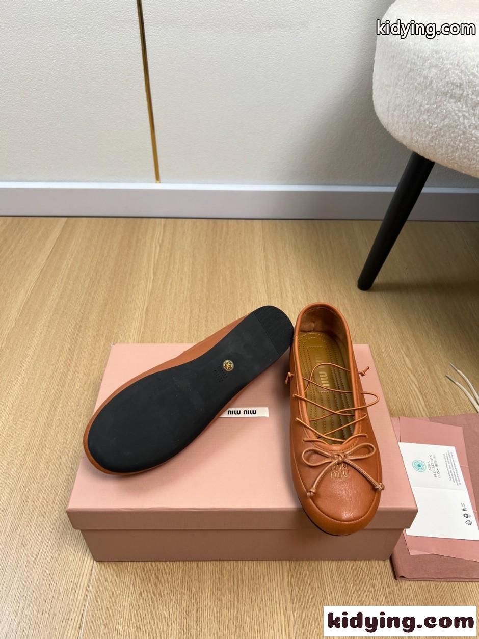 上品 可愛い ナッパレザー バレリーナ ミュウミュウ シューズ コピー ライトブラウン-4