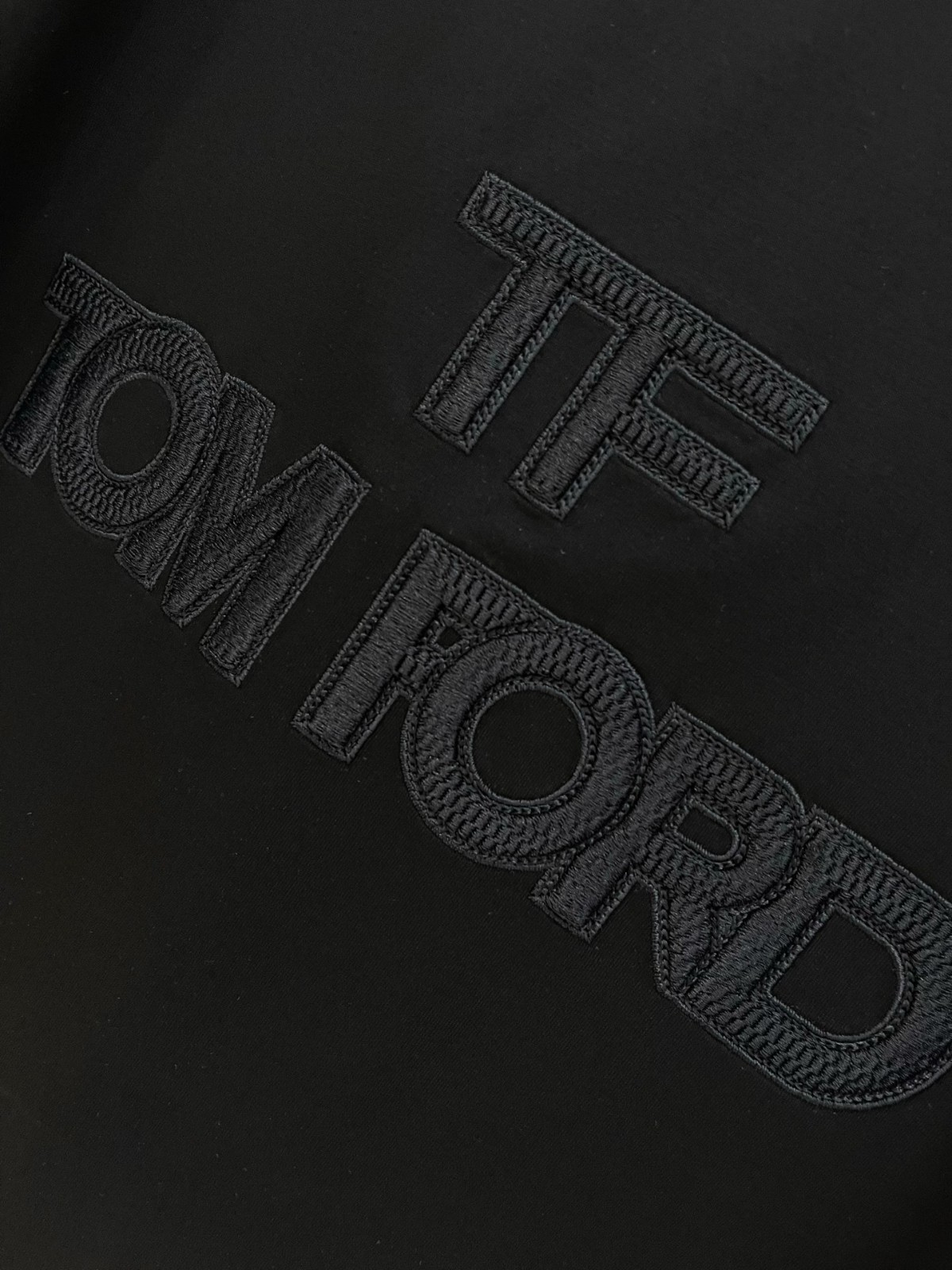 シンプル ロゴ入り クルーネック 半袖Tシャツ トムフォード Tシャツ 偽物 ブラック-0