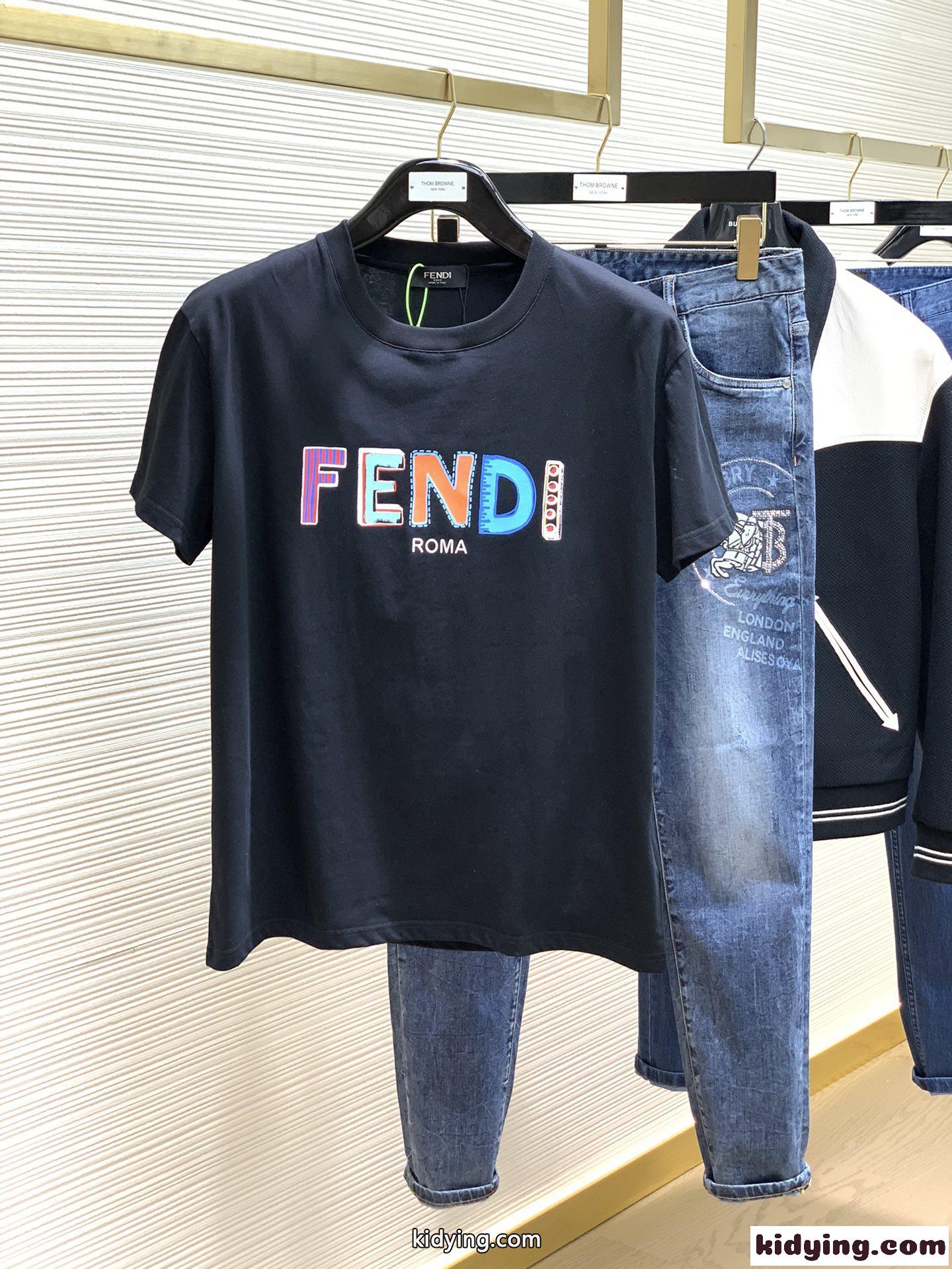 マルチカラーロゴ入り クルーネック フェンディ Tシャツ コピー 半袖 トップス-0