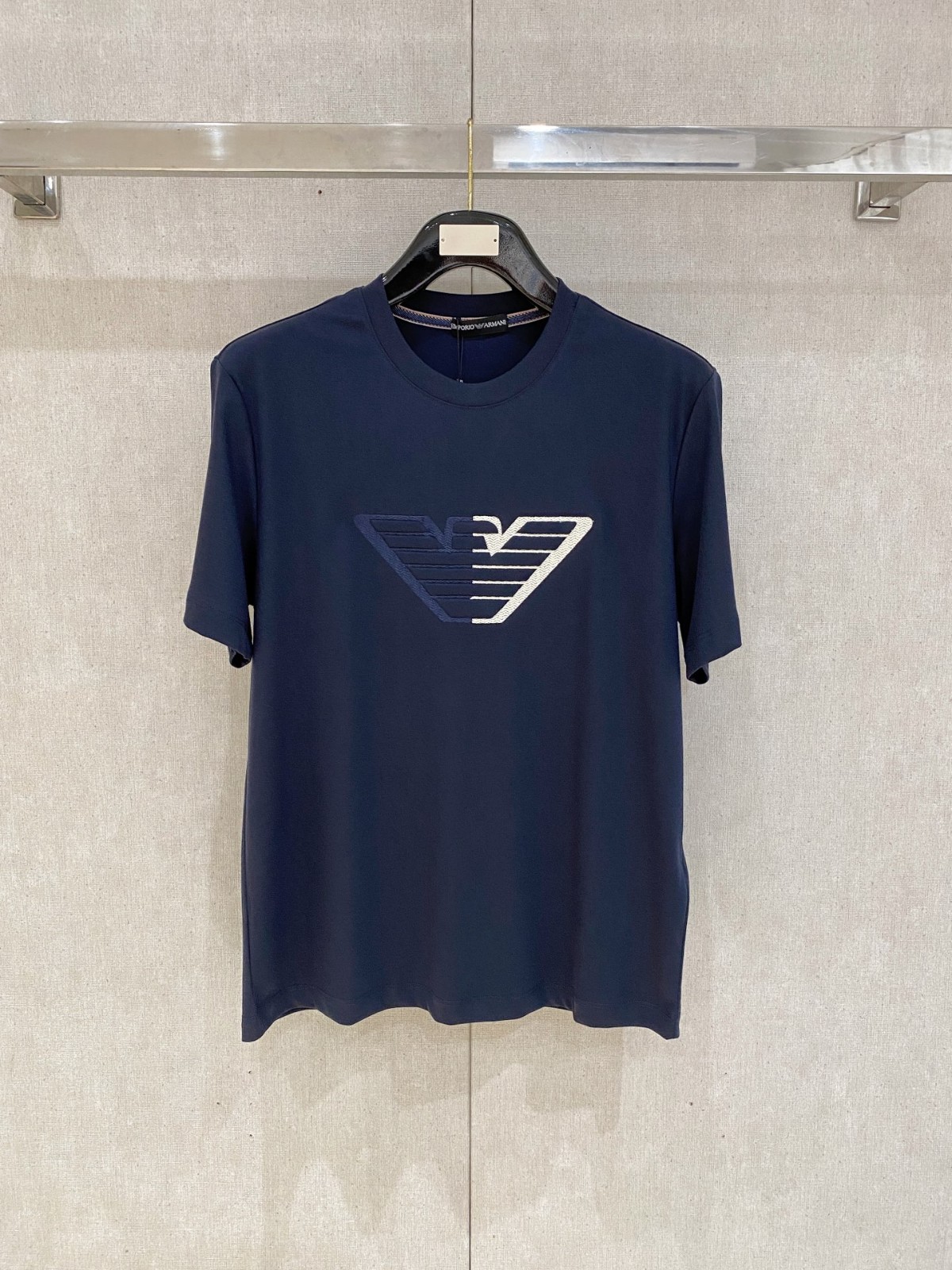 シンプル ロゴ入り クルーネック 半袖Tシャツ アルマーニ Tシャツ コピー ブルー-1