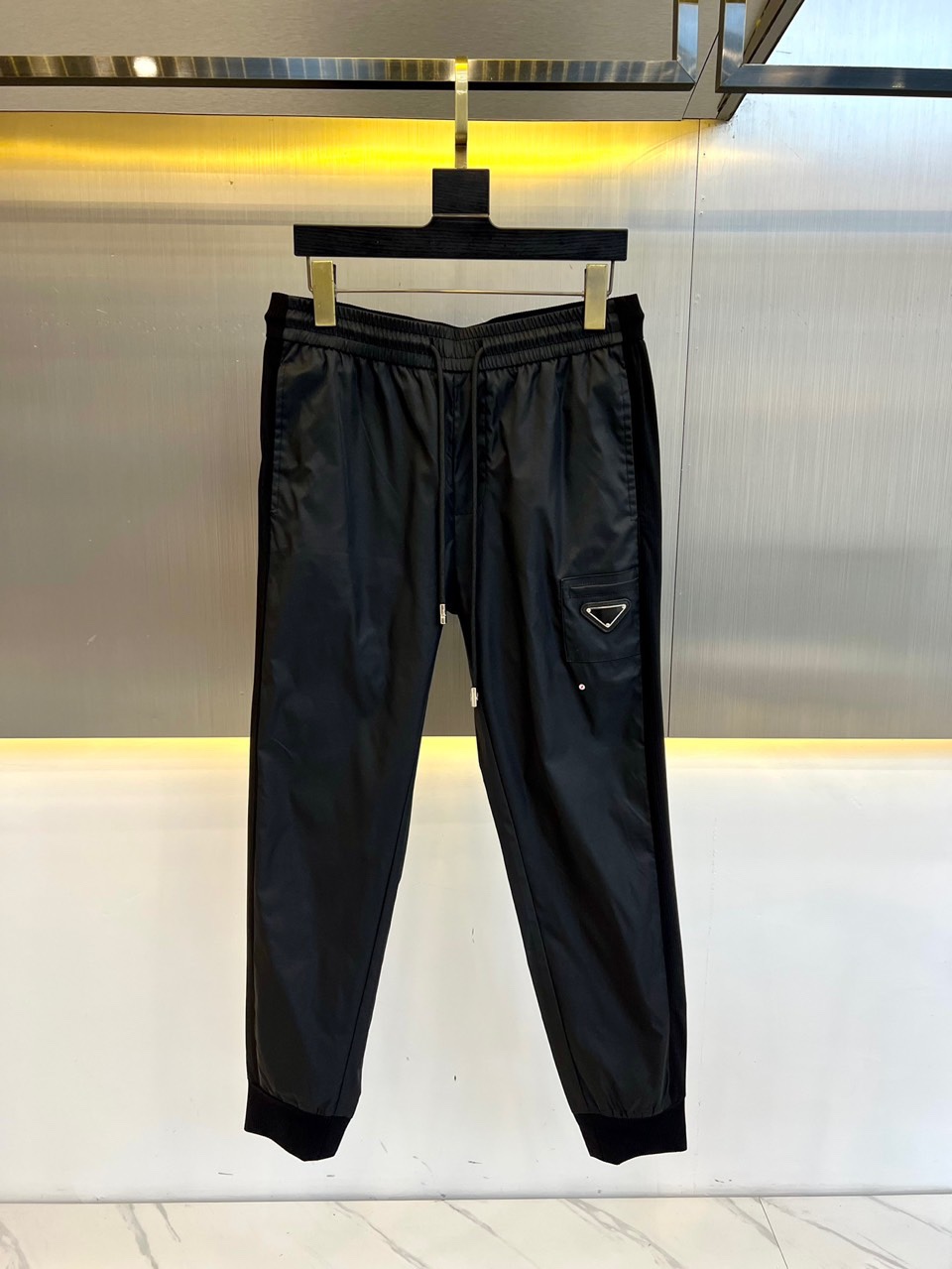 軽量 速乾 ストレッチ プラダ パンツ コピー メンズ カジュアルパンツ ブラック-0