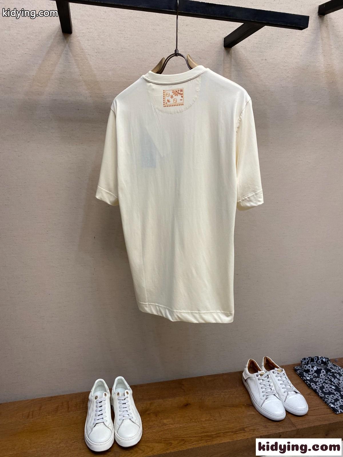お洒落 定番 クルーネック 半袖Tシャツ フェンディ Tシャツ 偽物 コットン ベージュ-2