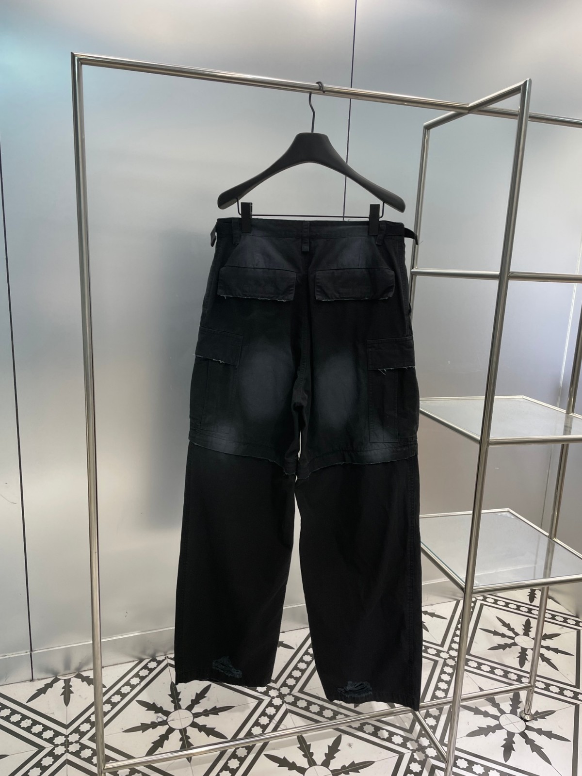 おしゃれ 定番 FLARED CARGO パンツ バレンシアガ パンツ コピー ブラック-2