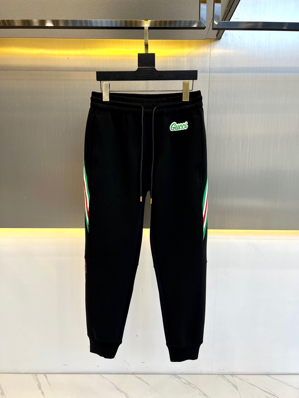 カジュアル 合わせやすい メンズ スウェットパンツ グッチ パンツ コピー ブラック-0