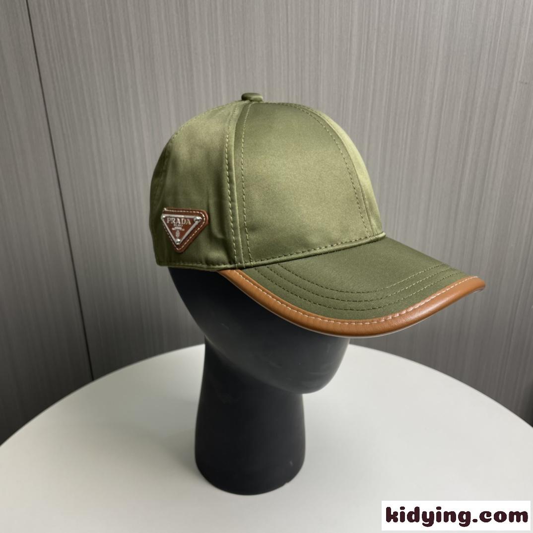 上品 カジュアル トライアングルロゴ ベースボールキャップ プラダ キャップ 偽物 グリーン-0
