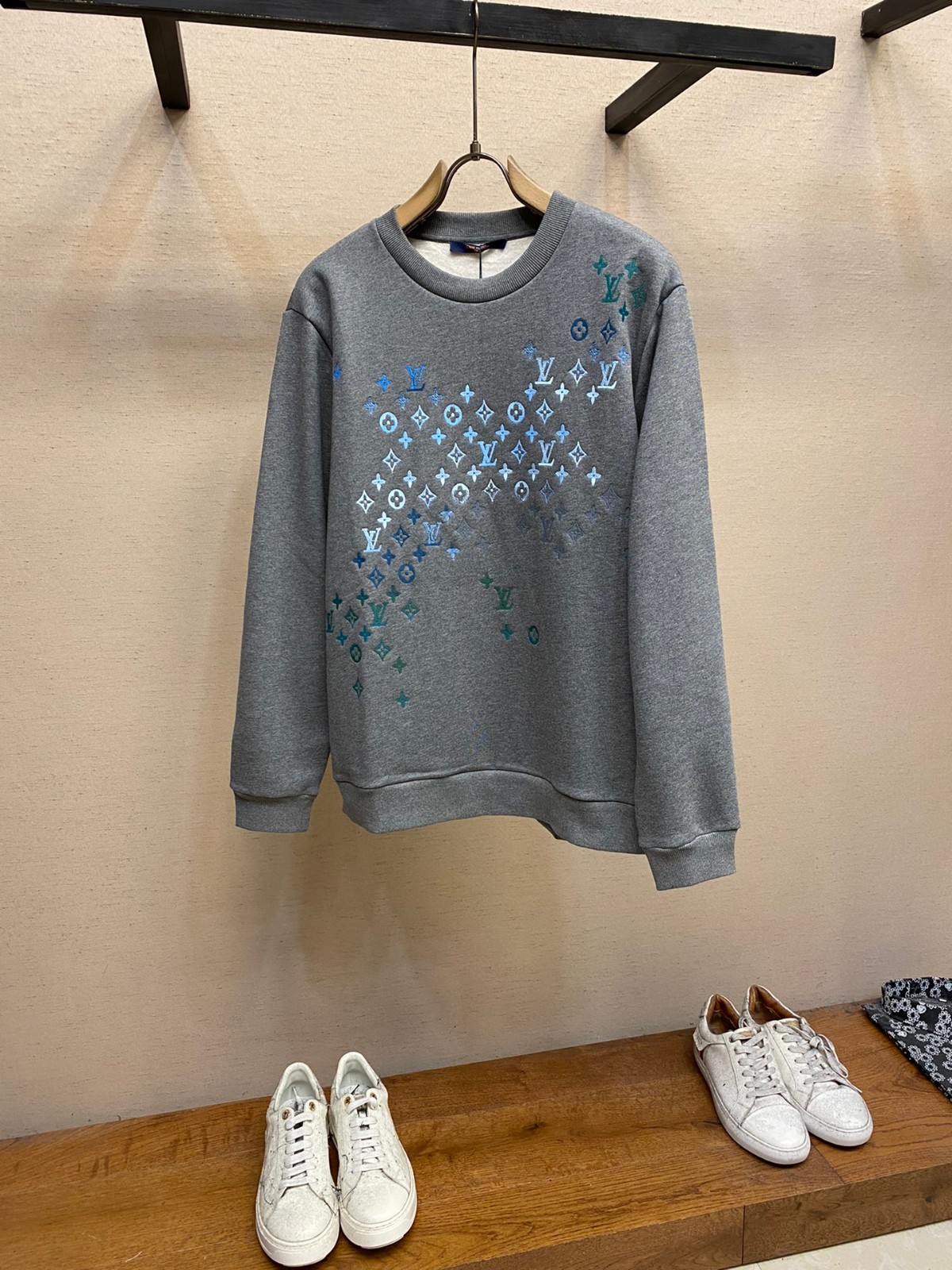 エンブロイダードコットンスウェットシャツ ルイヴィトン Tシャツ 偽物 グレー-2
