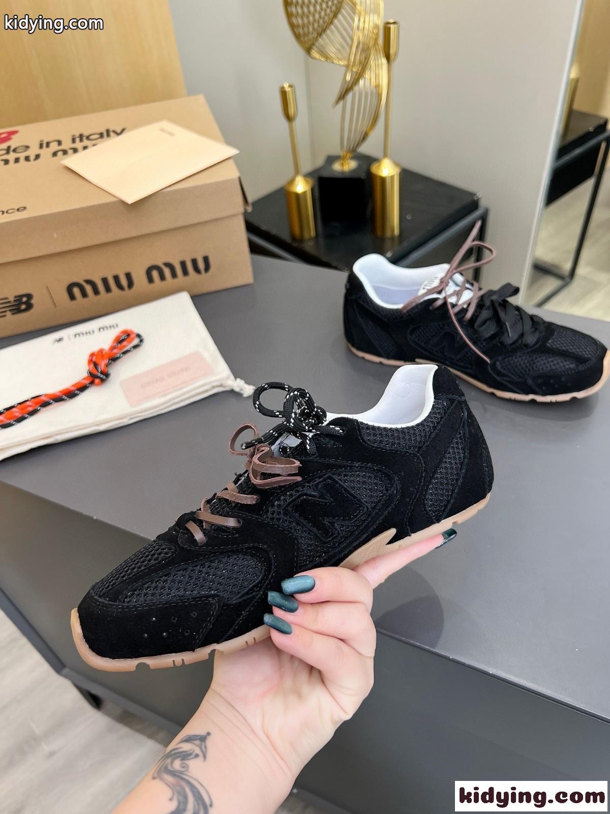 ミュウミュウ スニーカー コピー New Balance x Miu Miu xxx スエードxメッシュ スニーカー ブラック-3