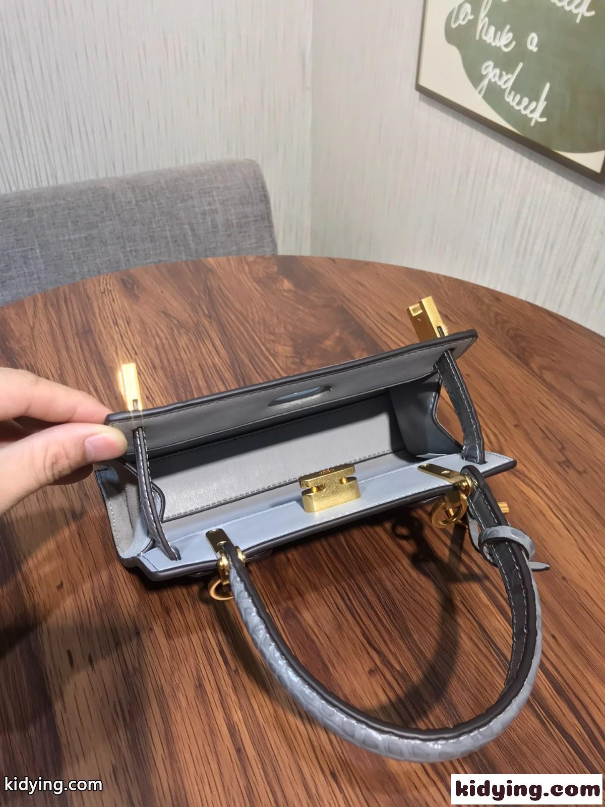 おしゃれ 定番 人気 クロコ型押し トリー バーチ バッグ コピー 斜め掛け ショルダーバッグ ブラック ブルー-3