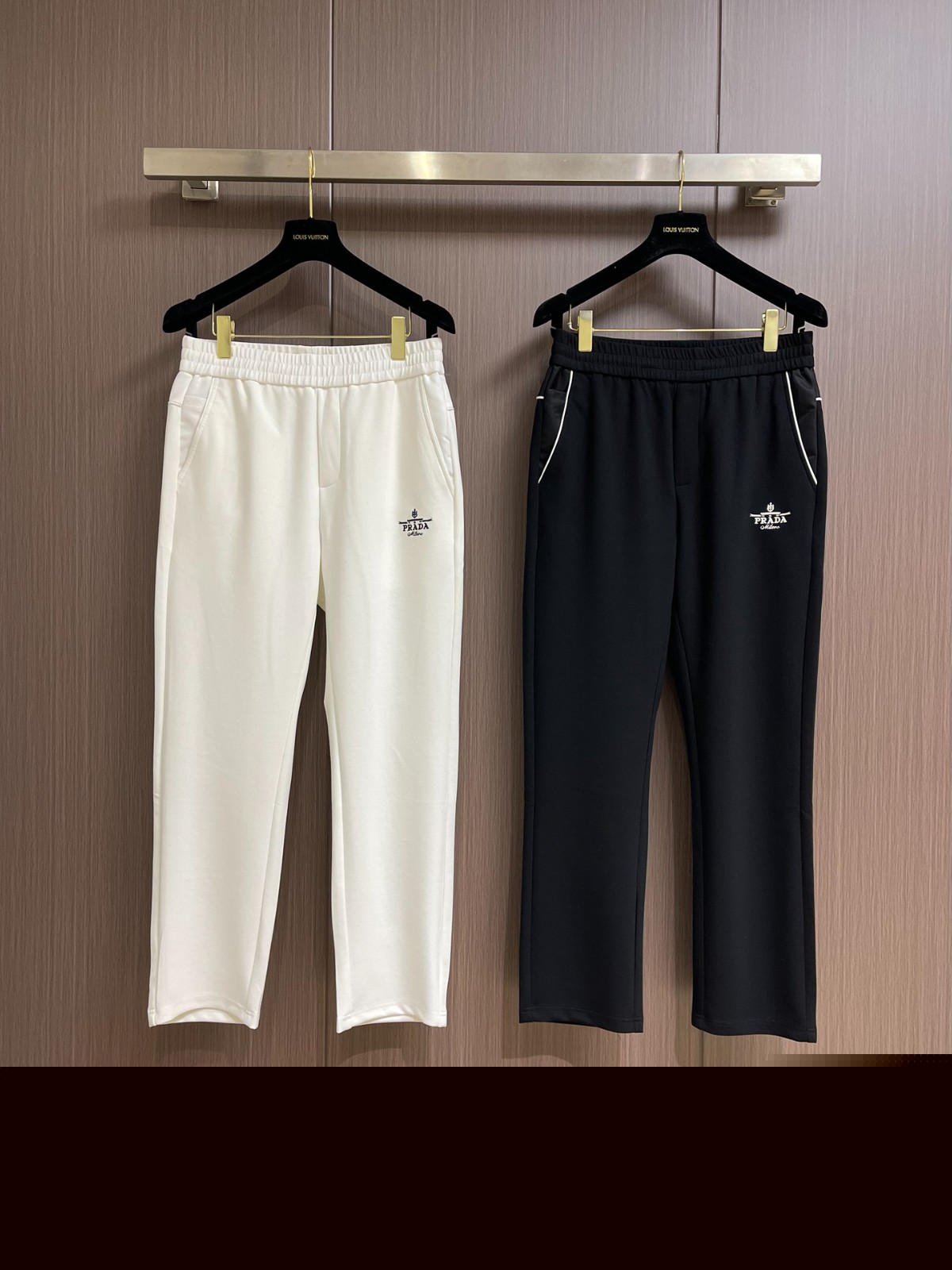 シンプル 合わせやすい ロゴ入り スウェットパンツ プラダ パンツ コピー メンズ-0