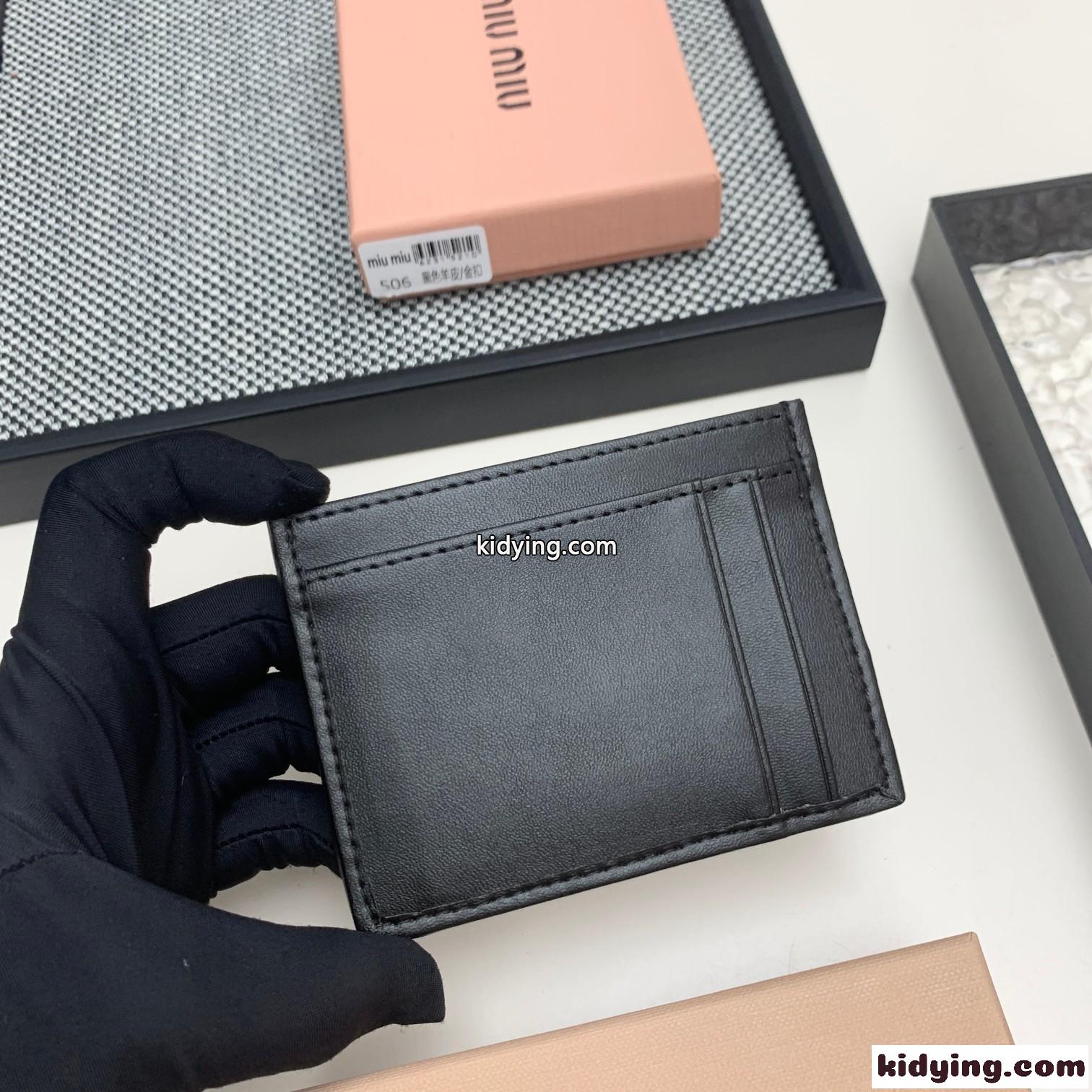 マテラッセレザー ロゴ カードケース ミュウミュウ 財布 コピー ブラック-2