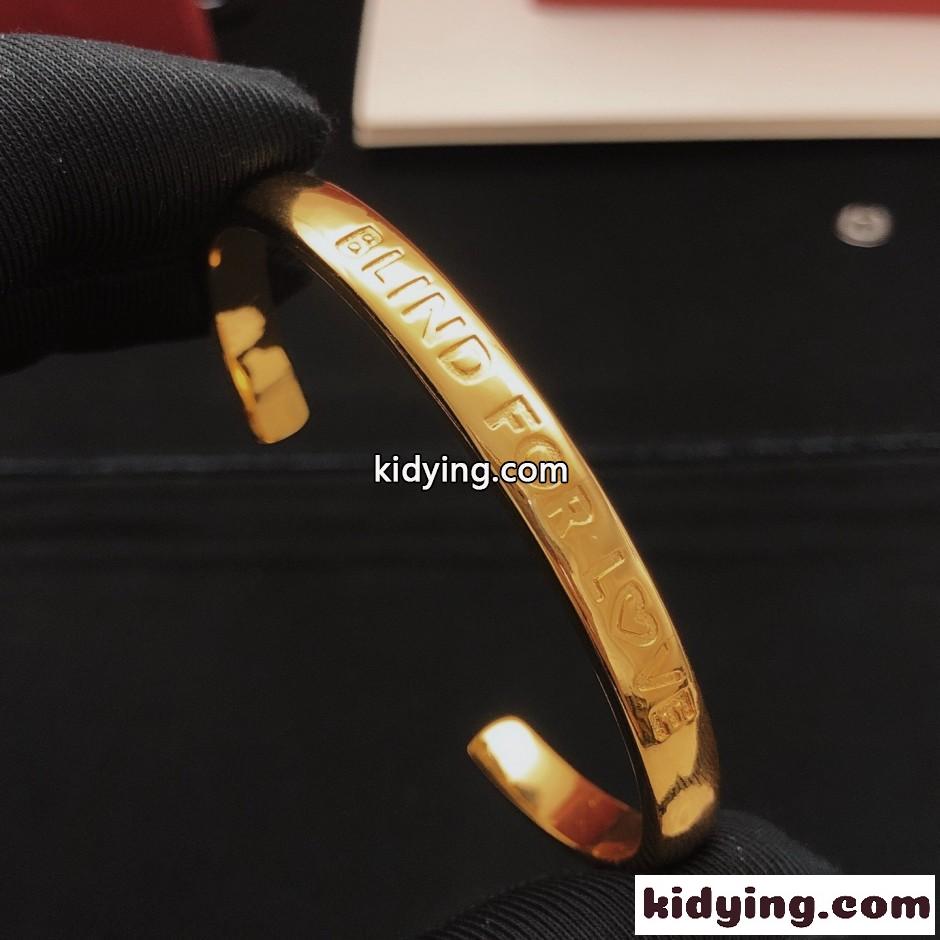 シンプル 洗練された オープンバングル グッチ ブレスレット 偽物 合わせやすい-0