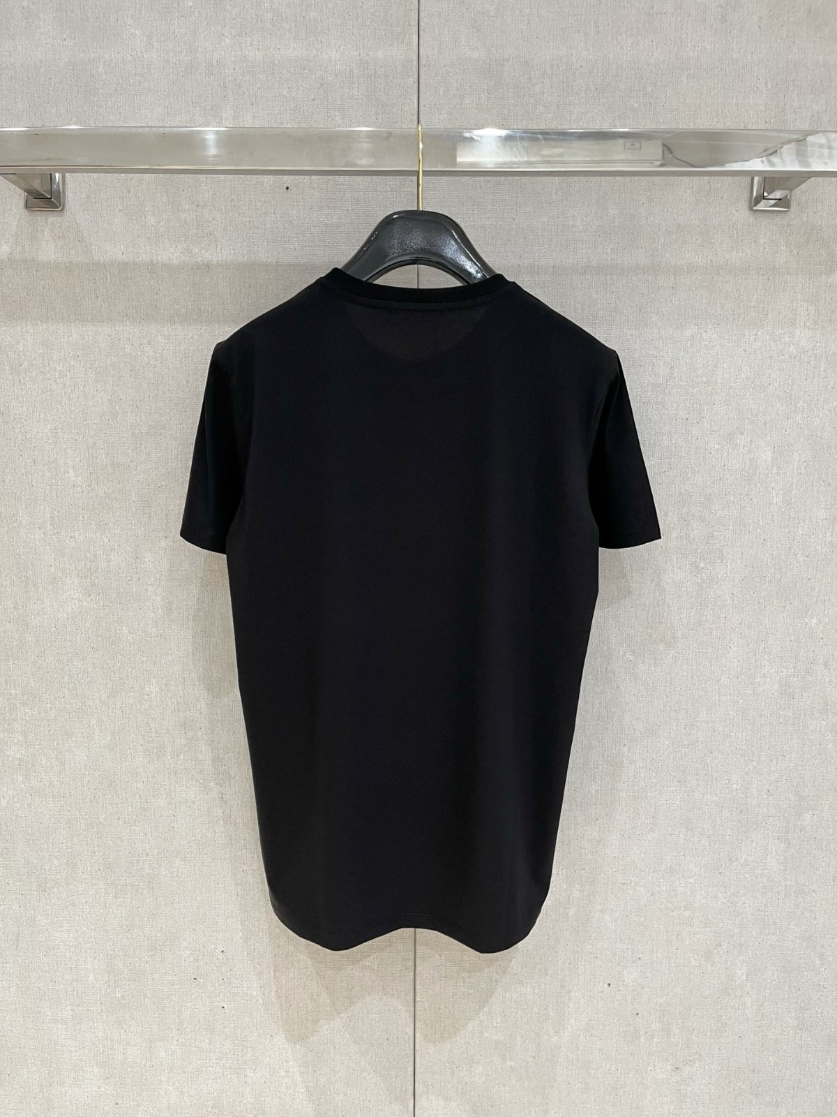 シンプル ロゴ入り クルーネック 半袖Tシャツ トムフォード Tシャツ 偽物 ブラック-3