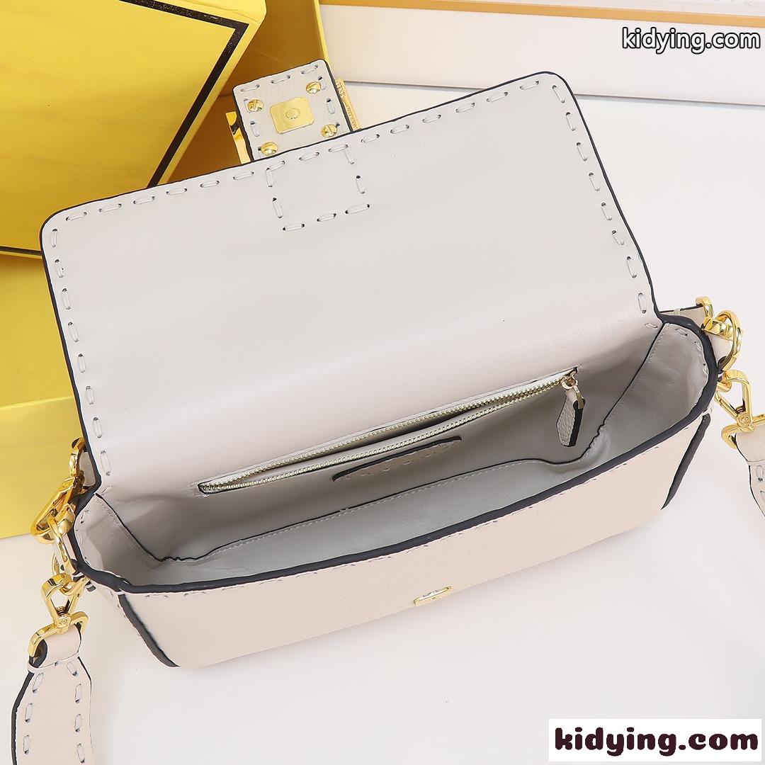 定番 人気 FENDI フェンディ ハンドステッチ ミディアム バゲットバッグ コピー ホワイト-4