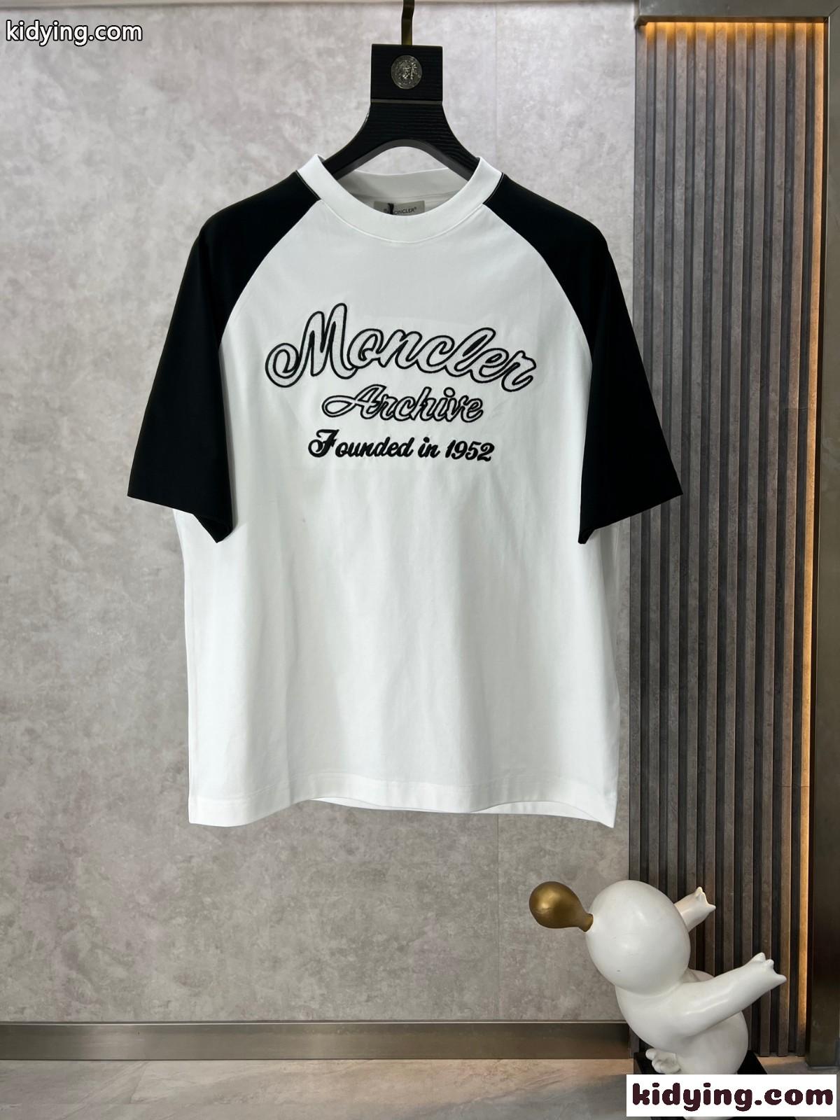 カジュアル 定番 刺繍入り 半袖Tシャツ モンクレール Tシャツ コピー ホワイト-1