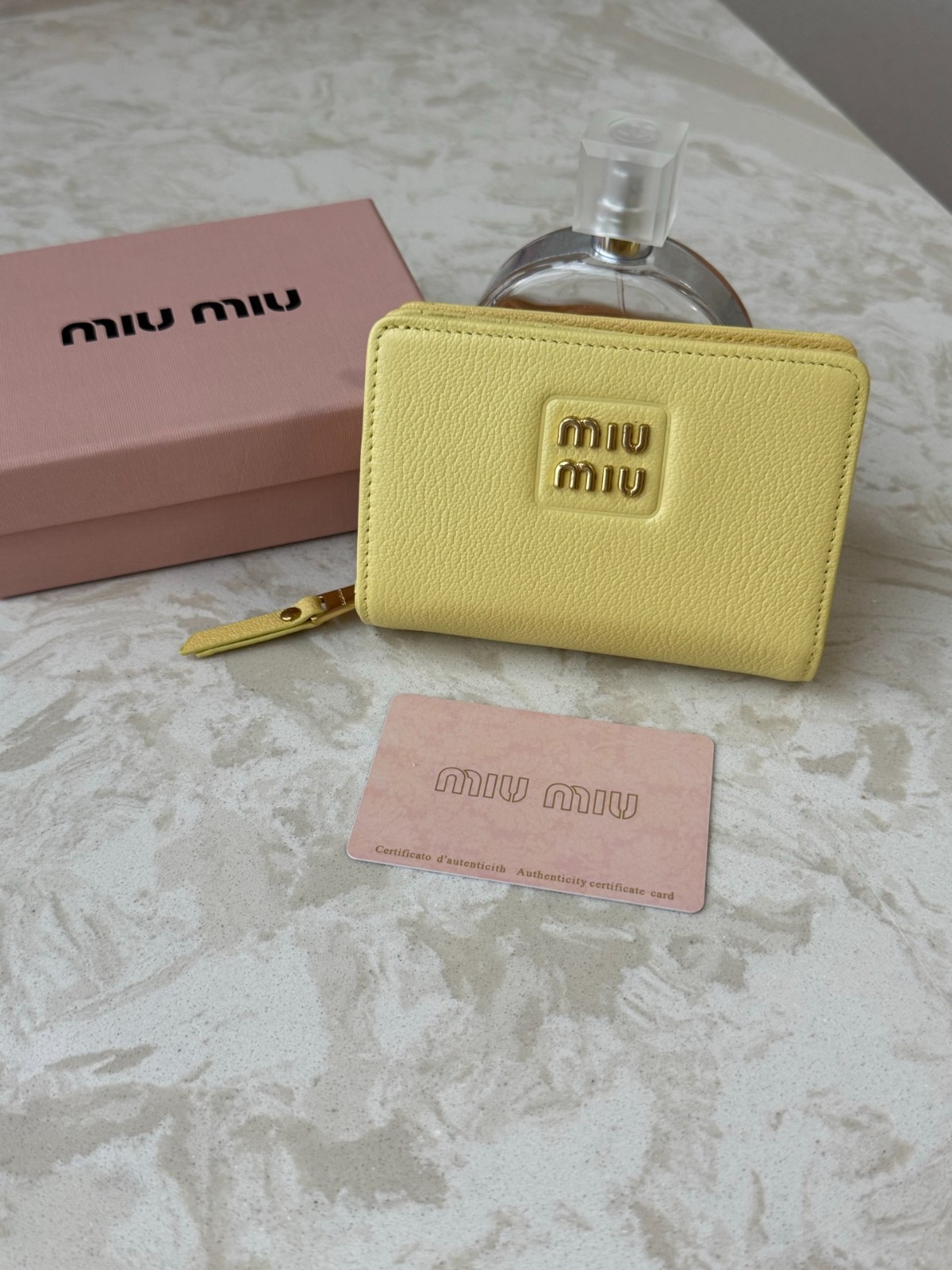 シンプル 上品 コンパクト 二つ折り財布 ミュウミュウ 財布 コピー イエロー-0