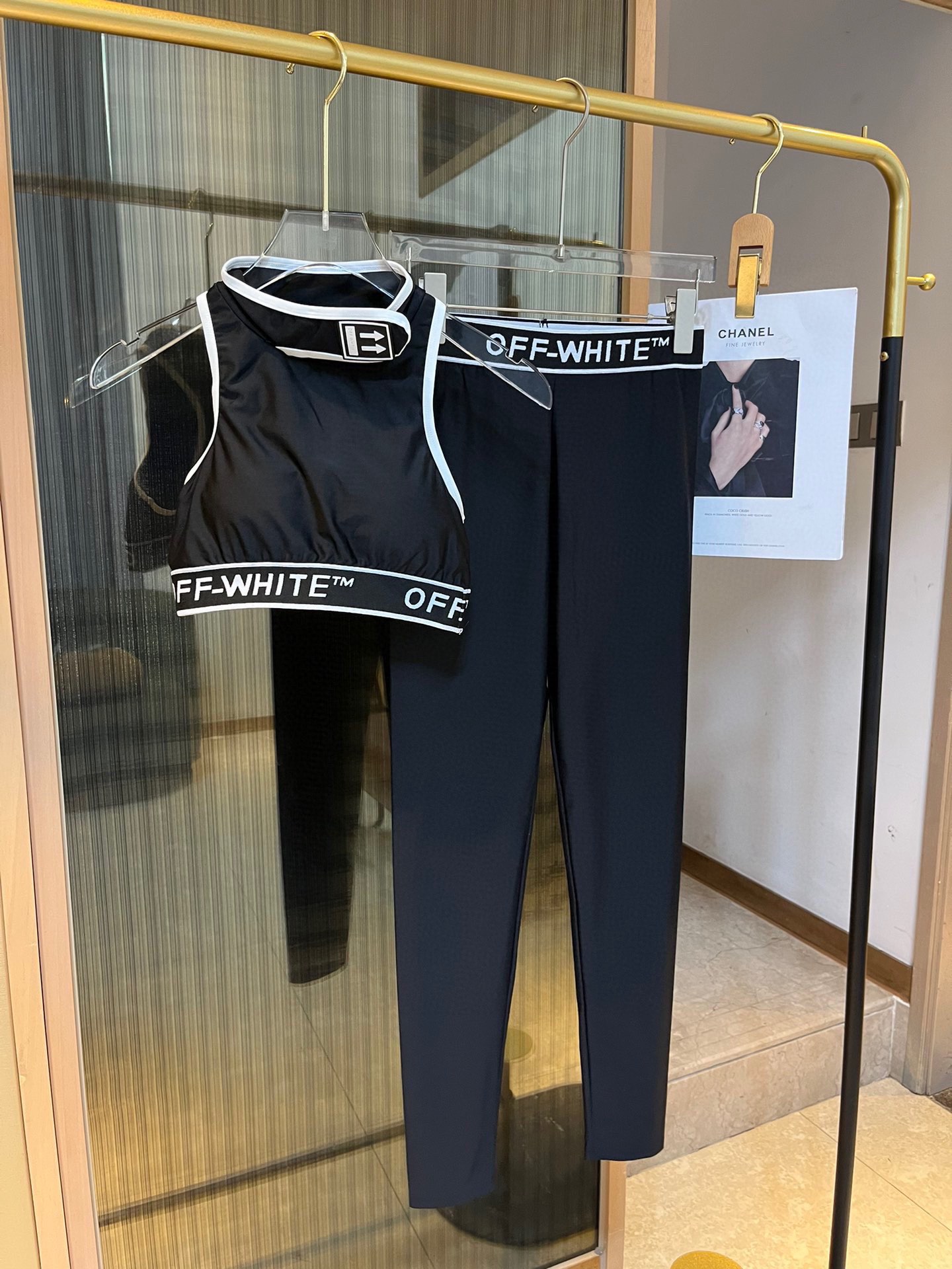 OFF-WHITE 高弾力ヨガウェアセット 胸パッド付きタンクトップと美脚レギンス-0