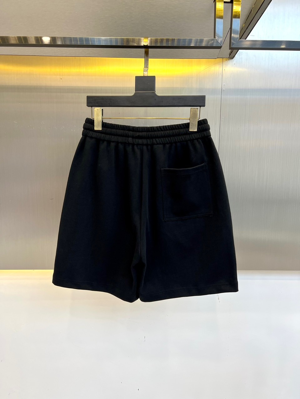定番 カジュアル ショートパンツ ルイ・ヴィトン パンツ 偽物 ブラック-0