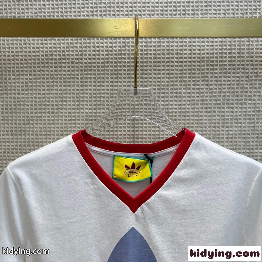 adidas x Gucci クロップドTシャツ Vネック ロゴ プリント グッチ Tシャツ コピー 半袖 トップス-4