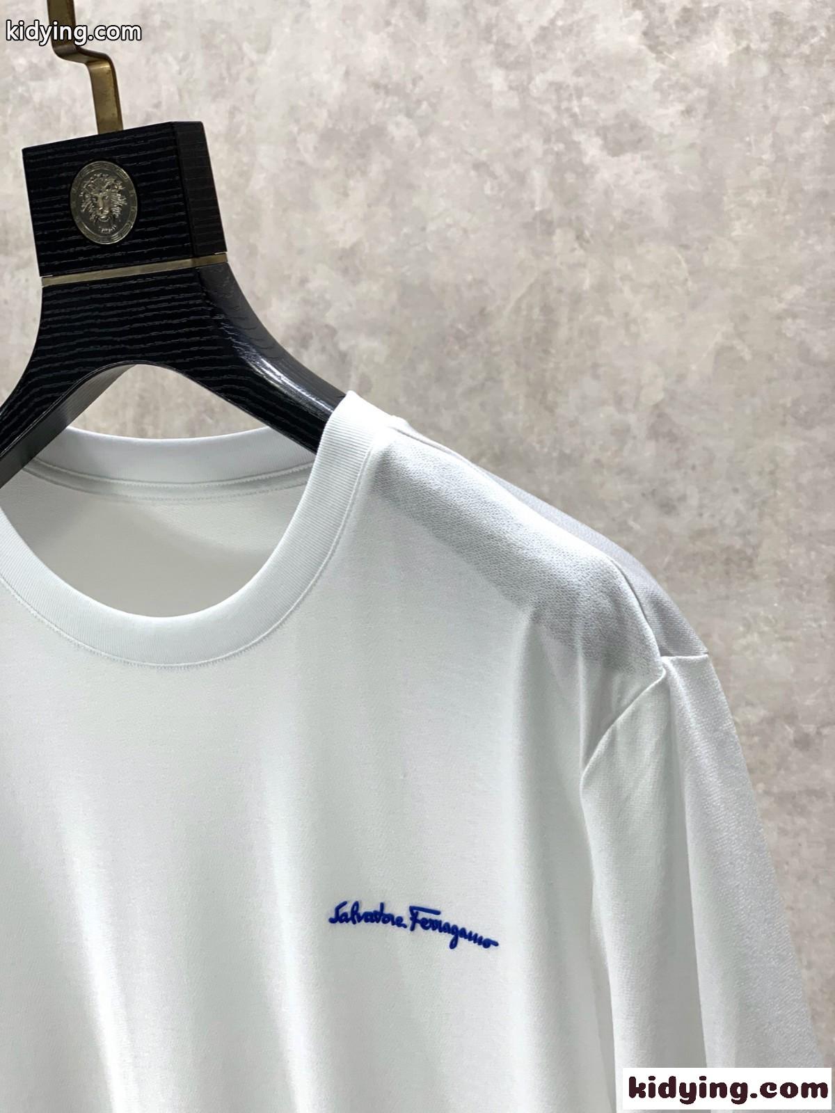 サルヴァトーレ・フェラガモ Tシャツ コピー 着回し カジュアル クルーネック 半袖Tシャツ-1
