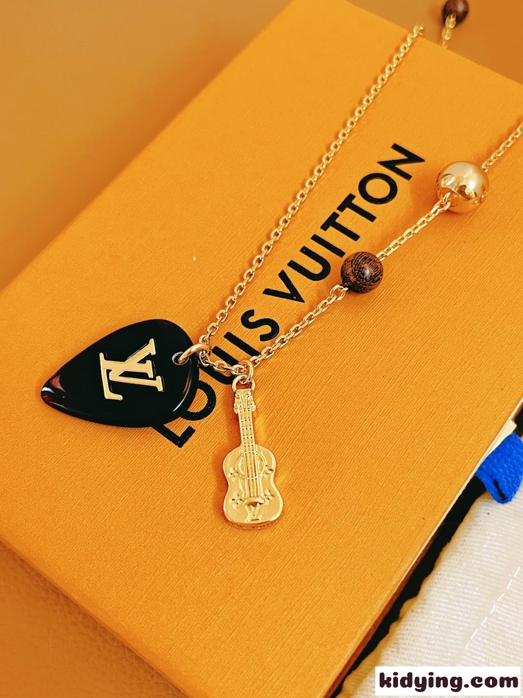 お洒落メンズに大人気♪LV ピックスペンダント ルイヴィトン ネックレス コピー ユニセックス M01865-3