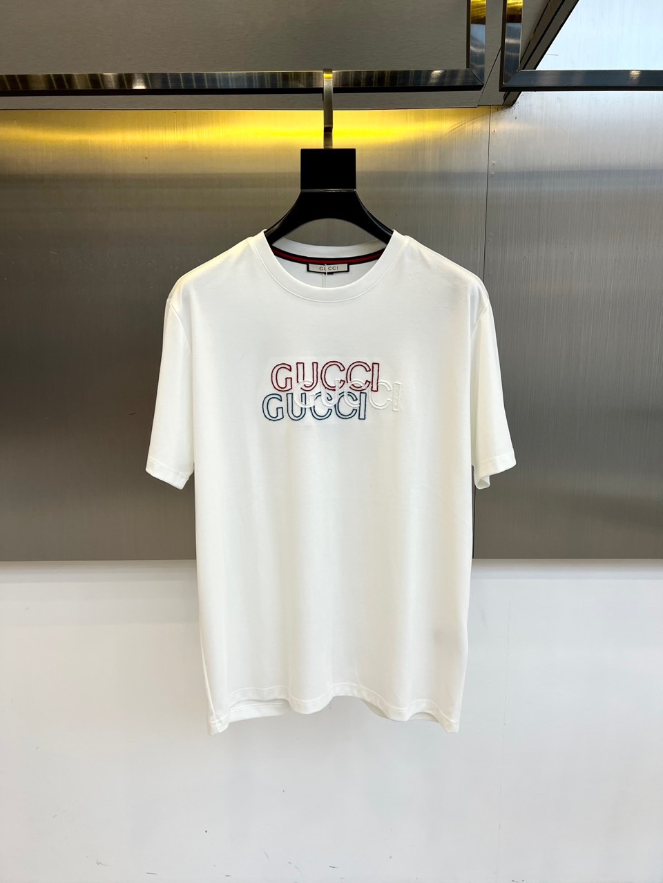 お洒落 ロゴ入り 半袖Tシャツ グッチ Tシャツ 偽物 クルーネック ホワイト-0