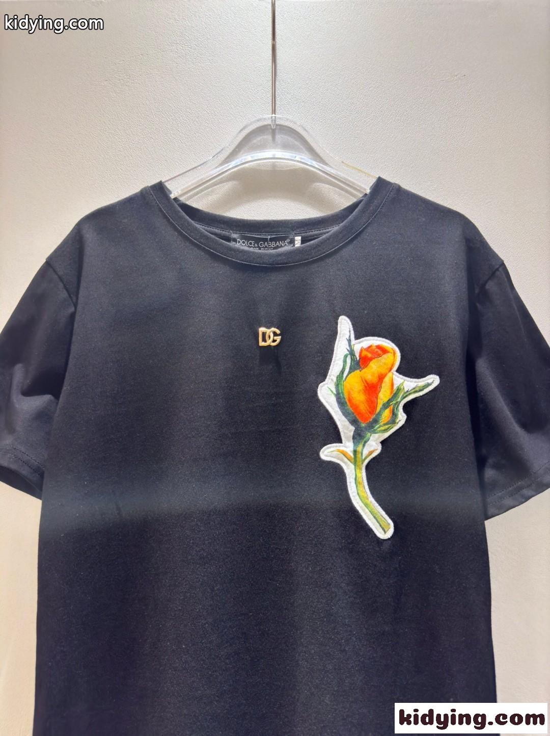 DGロゴ&イエローローズパッチ ドルチェ&ガッバーナ 半袖Tシャツ 偽物 ブラック-3