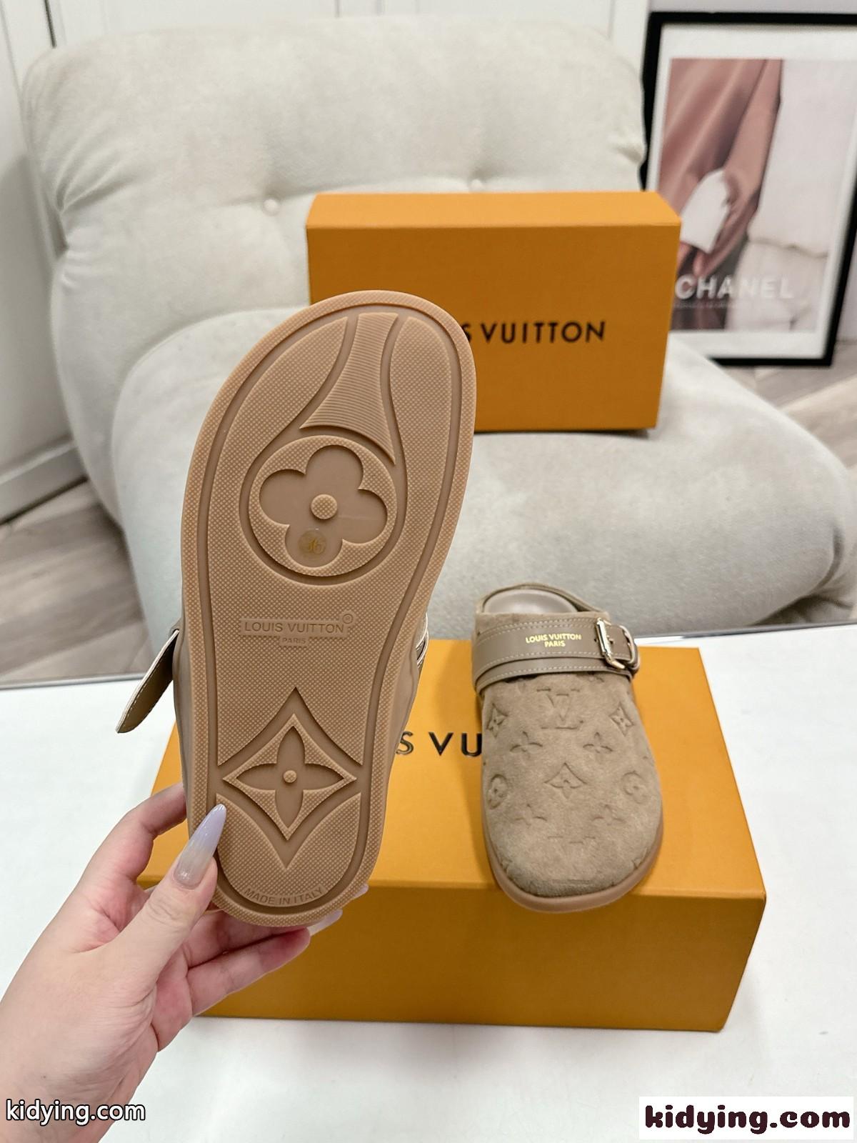 ルイ・ヴィトン サンダル スーパーコピー 人気 カジュアル LV トゥ･ゴー クロッグ グレー-4