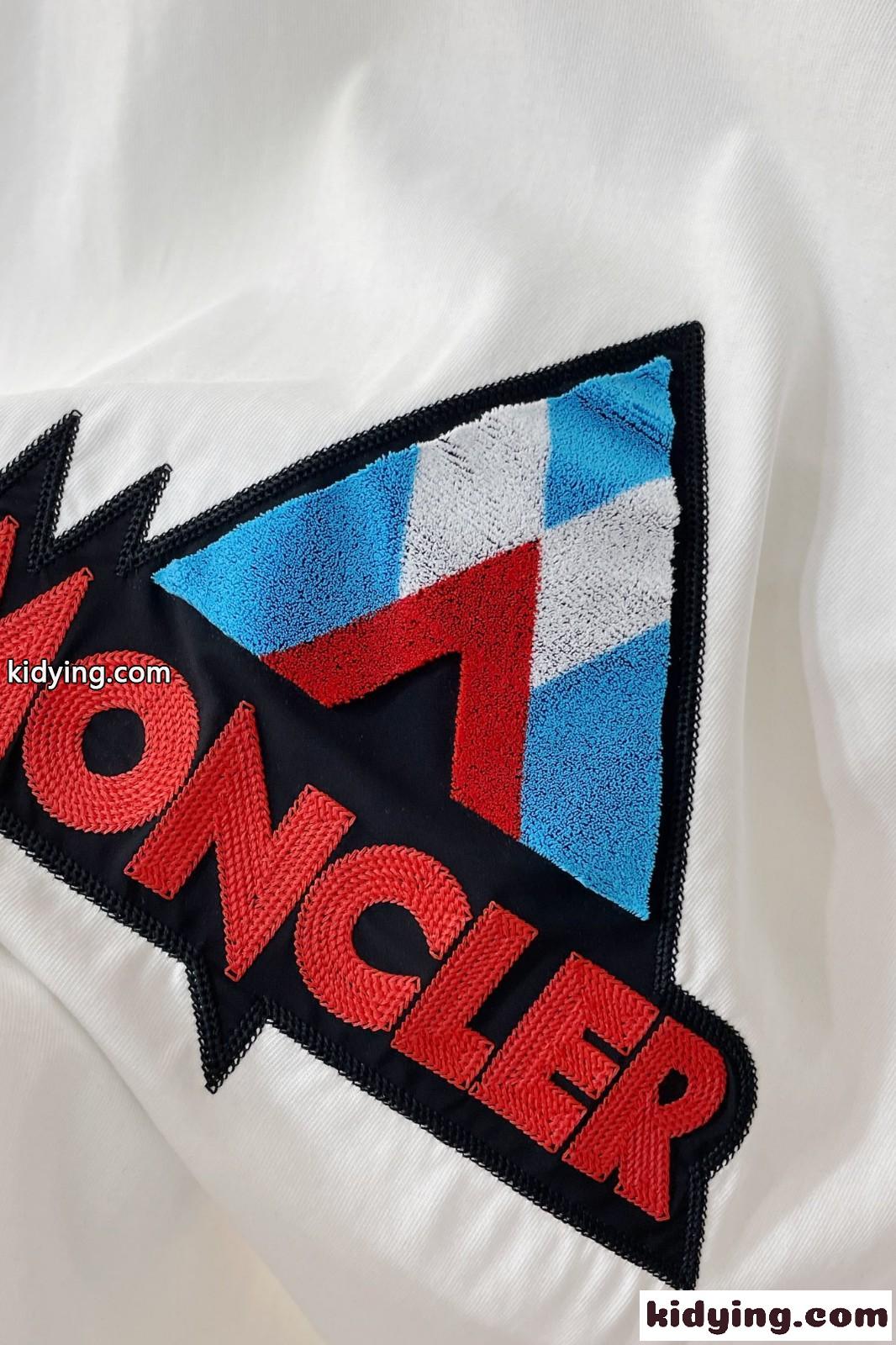 着心地抜群 クルーネック 半袖Tシャツ モンクレール Tシャツ コピー ロゴ入り-4