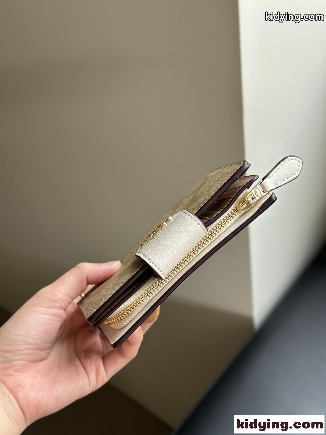 定番 人気 コンパクト ウォレット シグネチャー柄 コーチ 財布 スーパーコピー-3