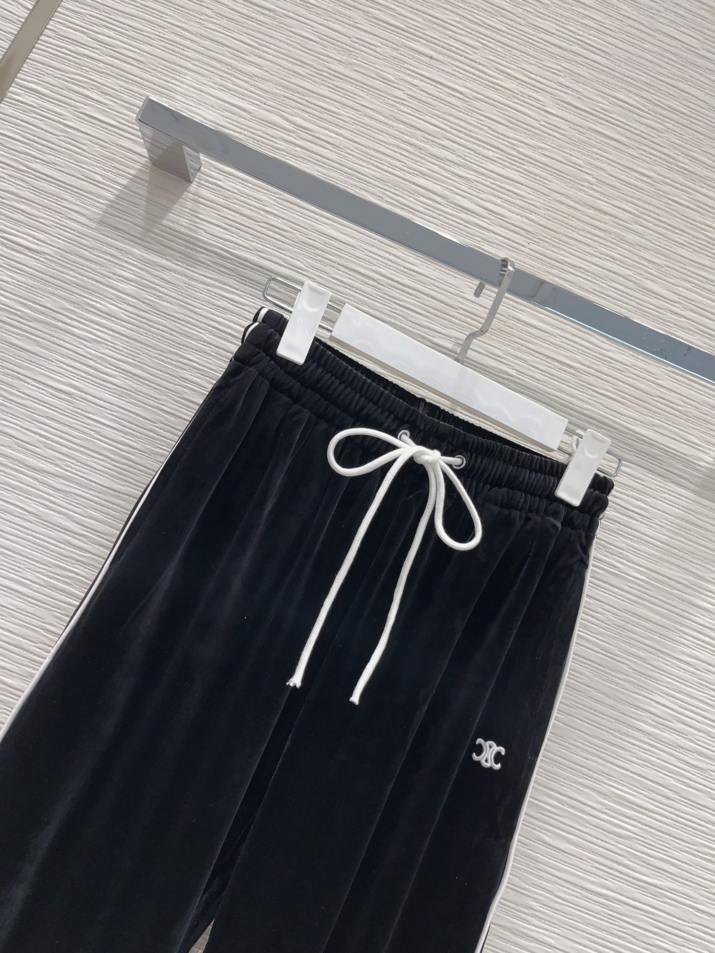 上品 トリオンフ 刺繍 ミッドライズ ベルベット セリーヌ パンツ コピー ブラック-2