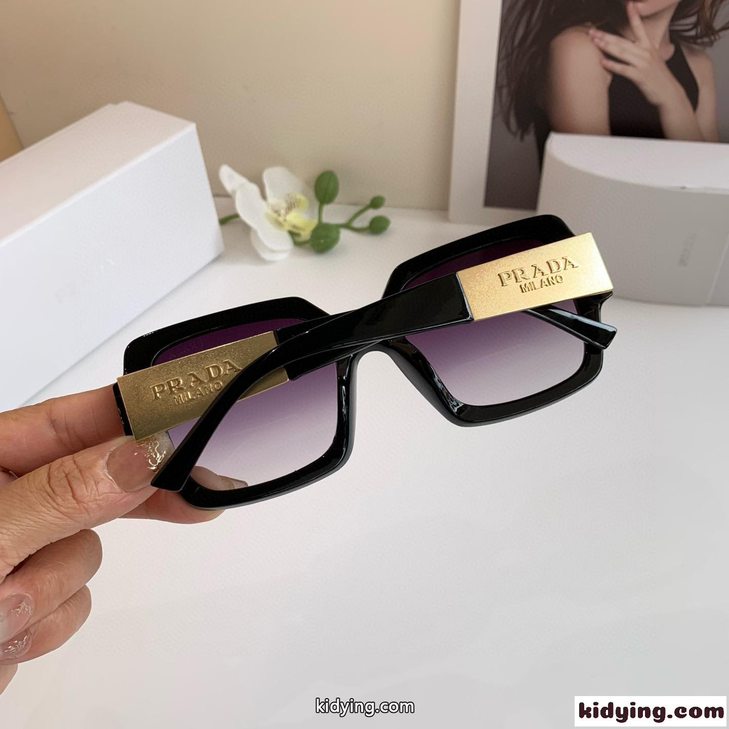 プラダ サングラス 偽物 定番 おしゃれ 小顔効果 アイウェア-3