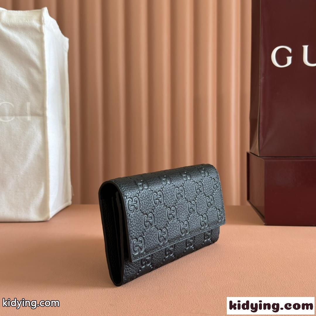 定番 人気 GGエンブレム コンチネンタル ウォレット グッチ スーパーコピー 815922-0