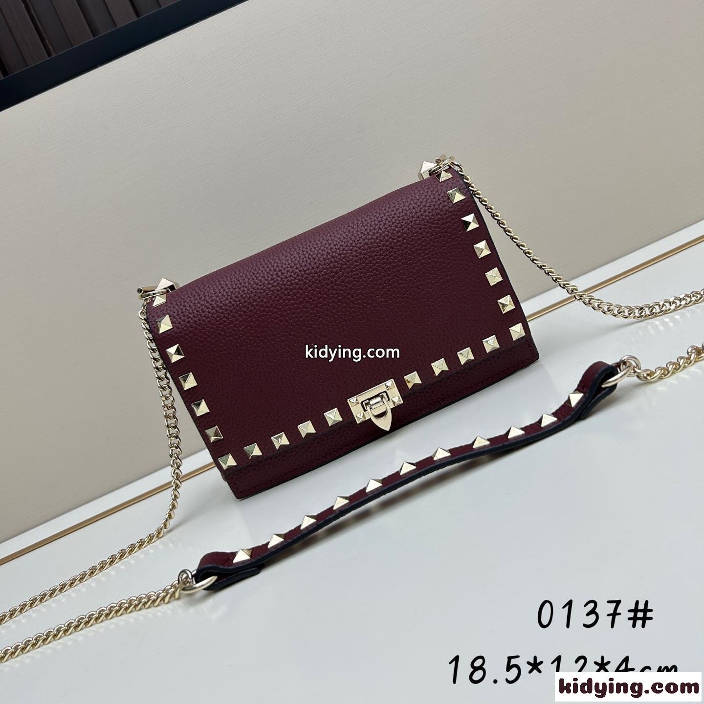人気 ロックスタッズ ショルダーバッグ ヴァレンティノ バッグ コピー レッド-0