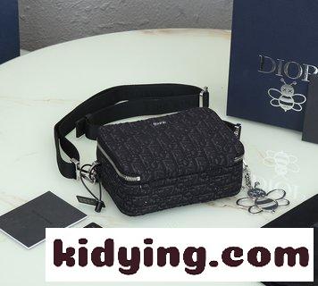 Diorディオール男性OBLIQUE柄バッグ 斜めがけバッグを手に持って 実物で撮影して 図は商品と一致している クリスチャンディオール 鞄 コピー-4