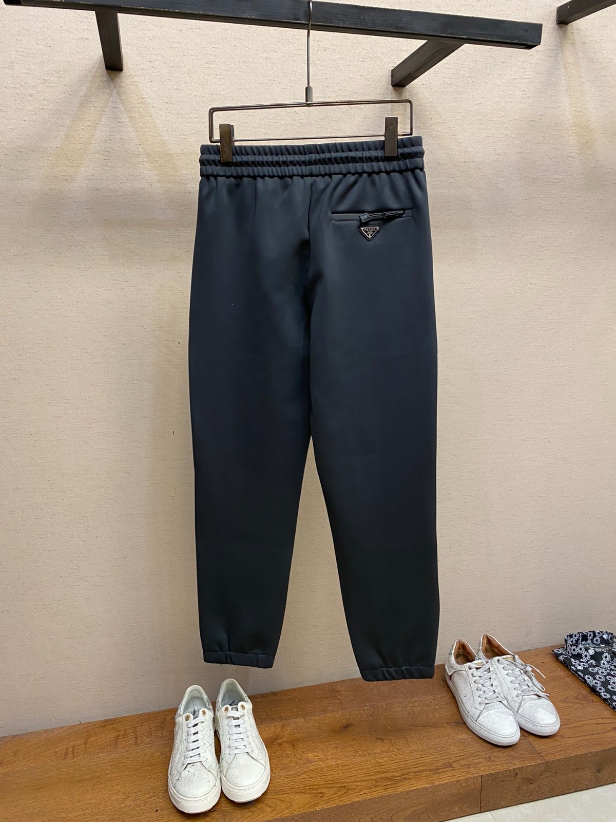 カジュアル プラダ パンツ コピー コットン メンズ ジョギングパンツ グレー-1