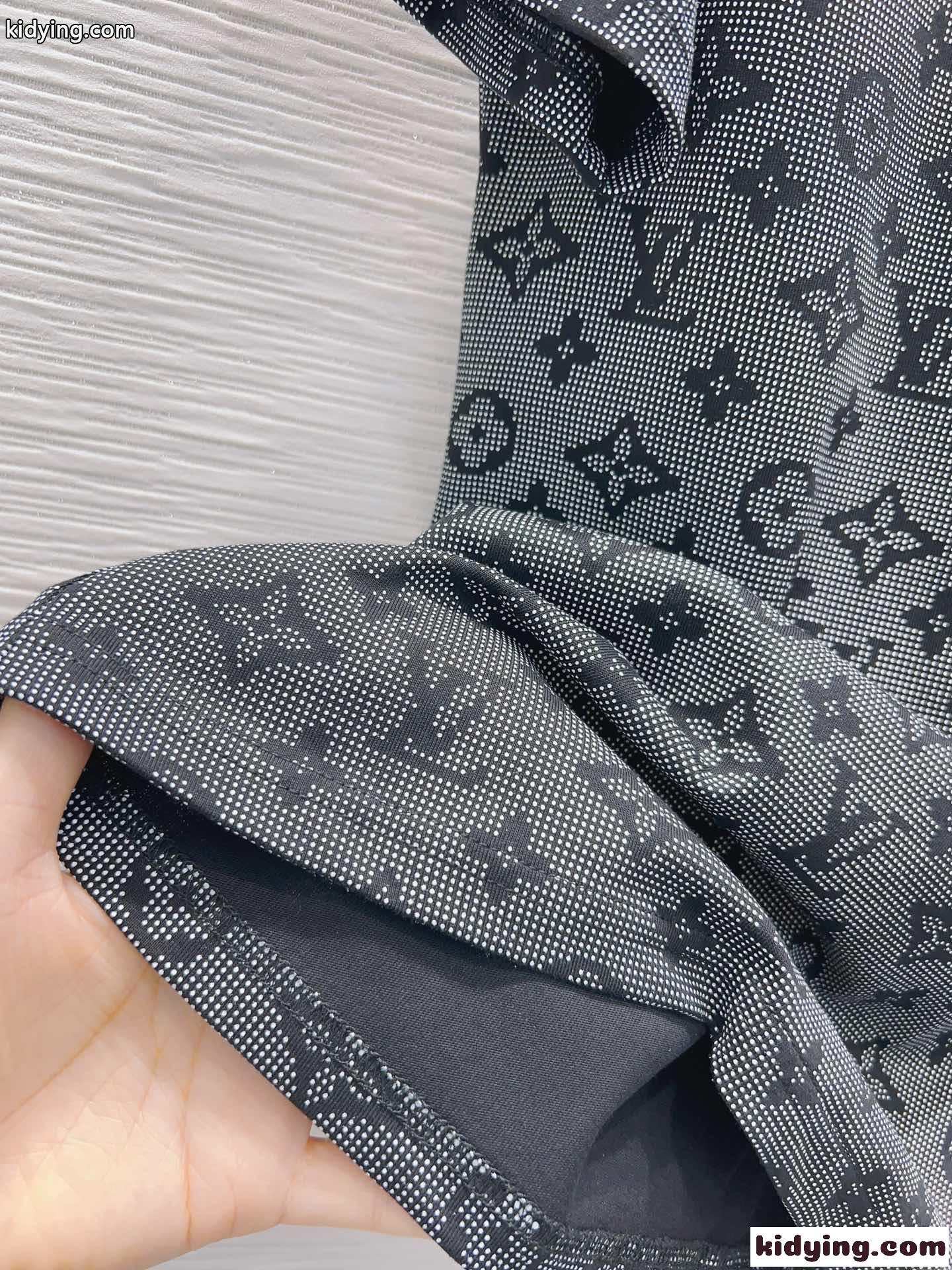 上品 カジュアル モノグラム チェーンショルダー 半袖Tシャツ ルイ・ヴィトン Tシャツ コピー レディース-3