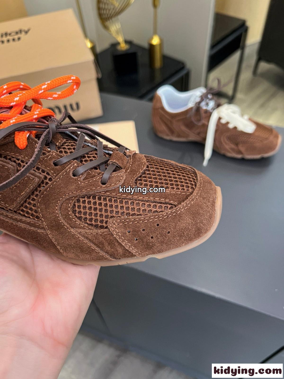 ミュウミュウ スニーカー コピー New Balance x Miu Miu xxx スエードxメッシュ スニーカー コーヒー-3
