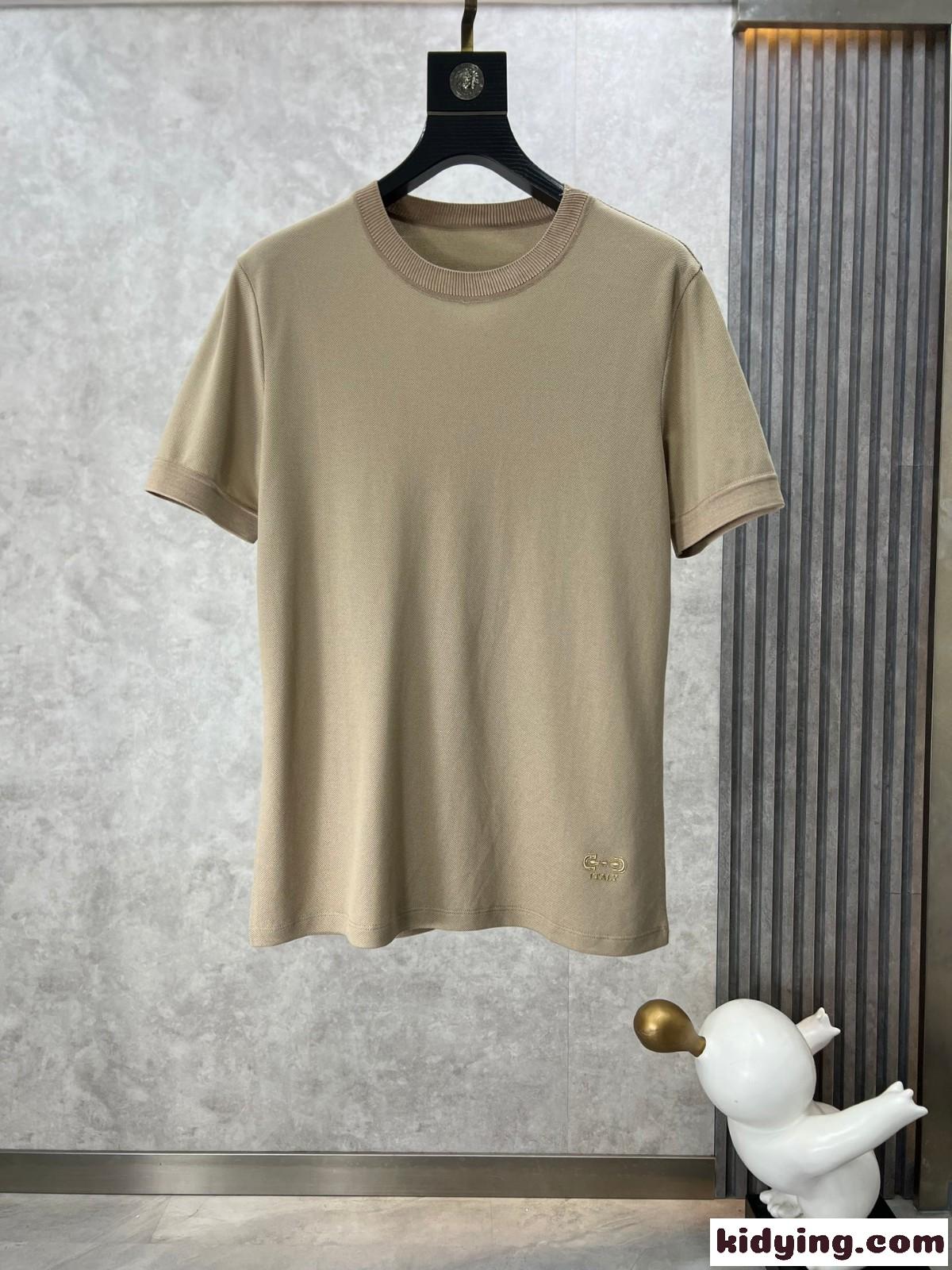 サルヴァトーレ・フェラガモ Tシャツ コピー シンプル ロゴ入り 半袖Tシャツ ベージュ-0