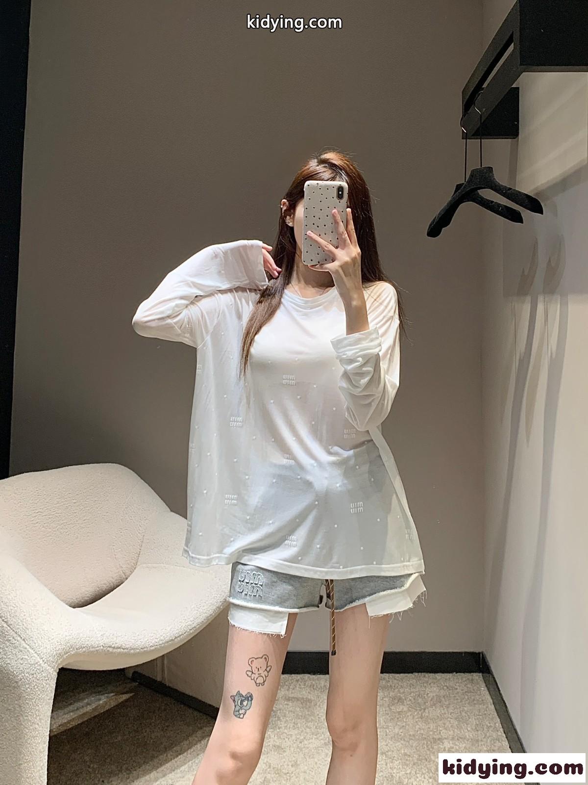柔らかい 春夏 コットン 長袖Tシャツ ミュウミュウ Tシャツ コピー ホワイト-1