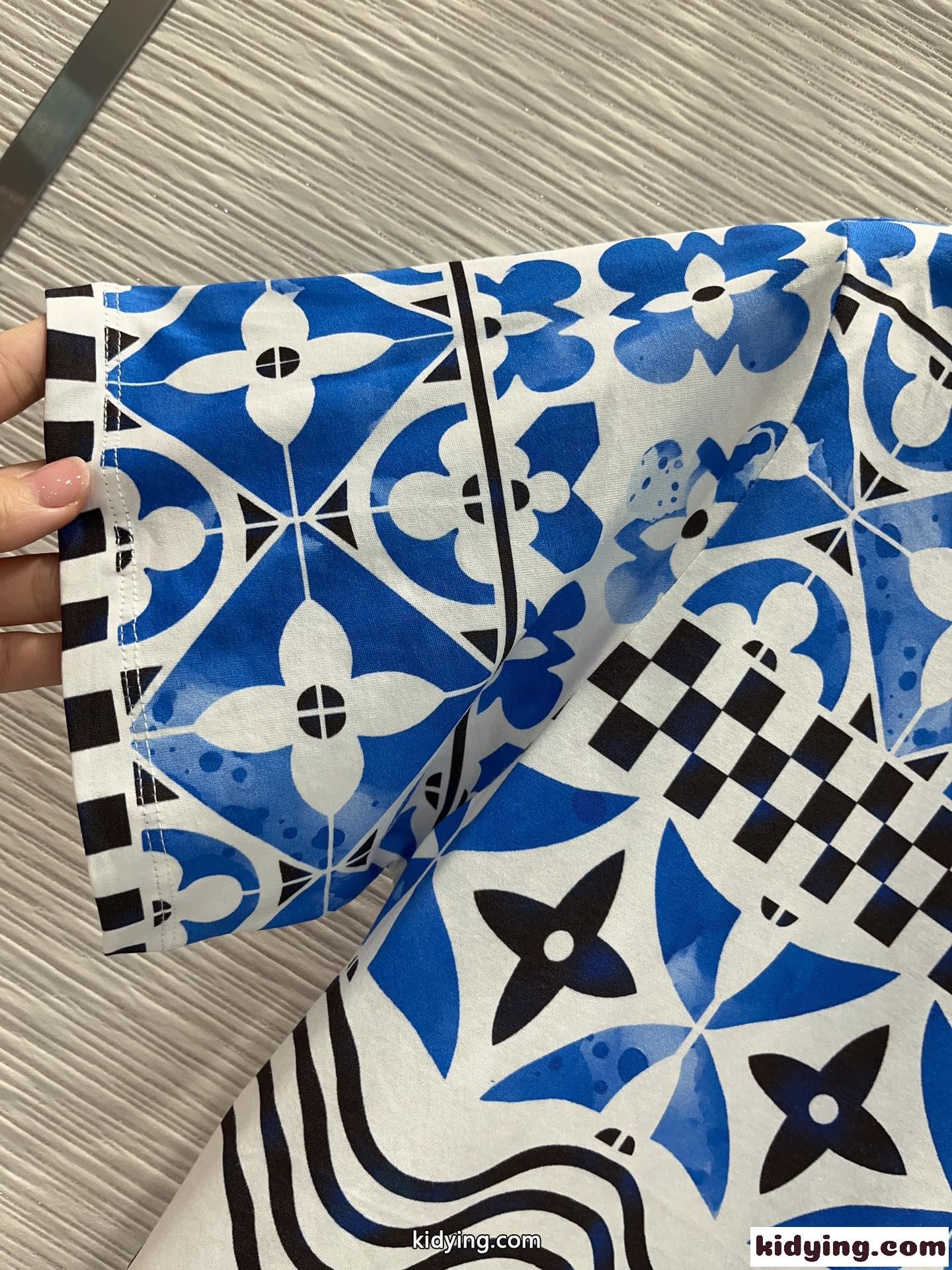 LV バイ・ザ・プール モノグラムタイルTシャツ ルイ・ヴィトン Tシャツ コピー レディース-0