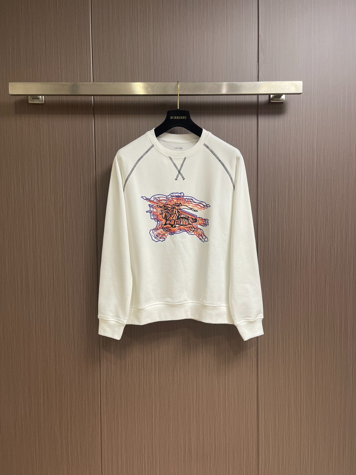 人気 お洒落 バーバリー 長袖Tシャツ 偽物 ロゴ入り コットン スウェットシャツ-1