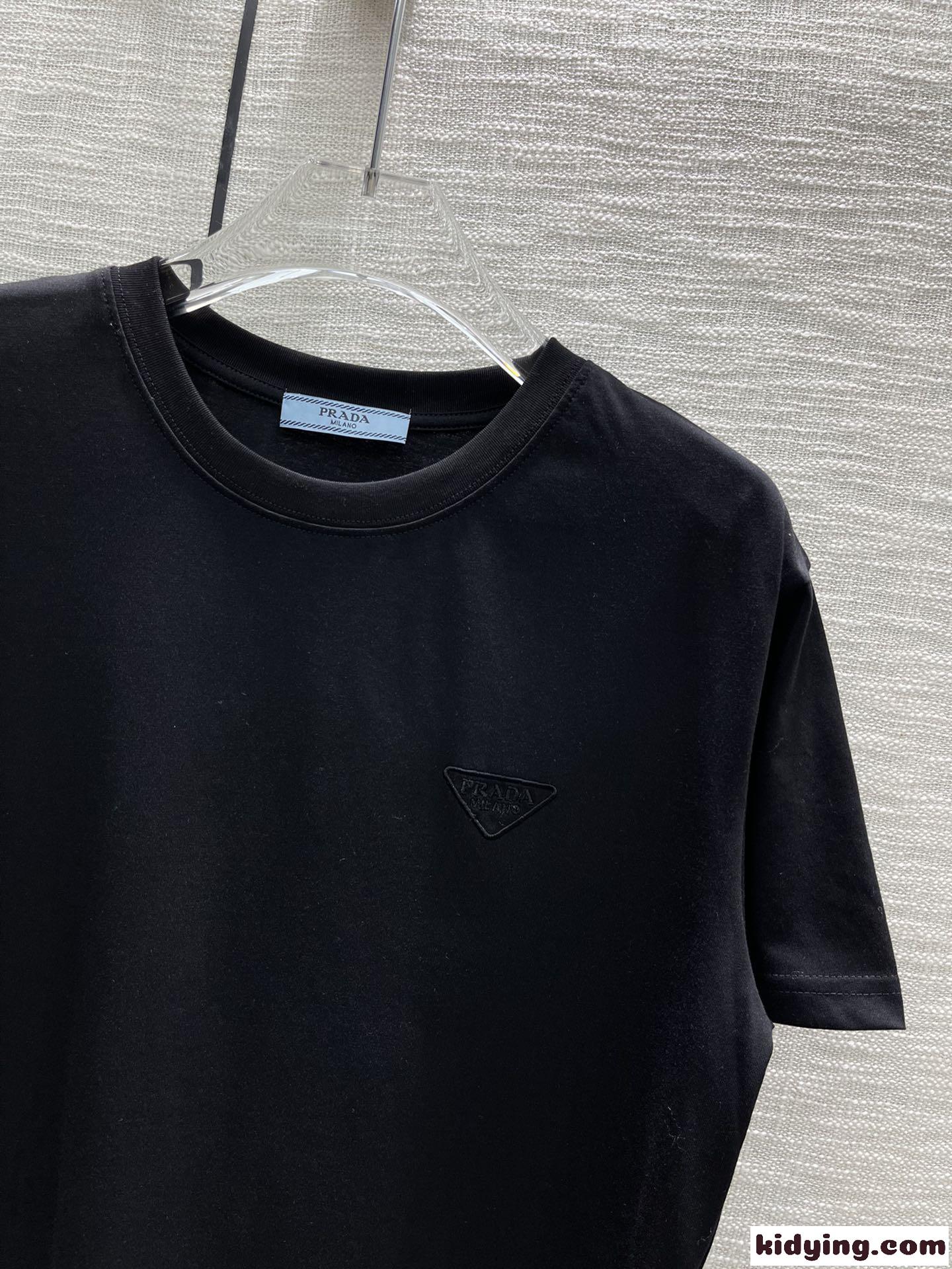 シンプル ゆったり カジュアル クルーネック プラダ Tシャツ コピー ロゴ 着痩せ 合わせやすい-3