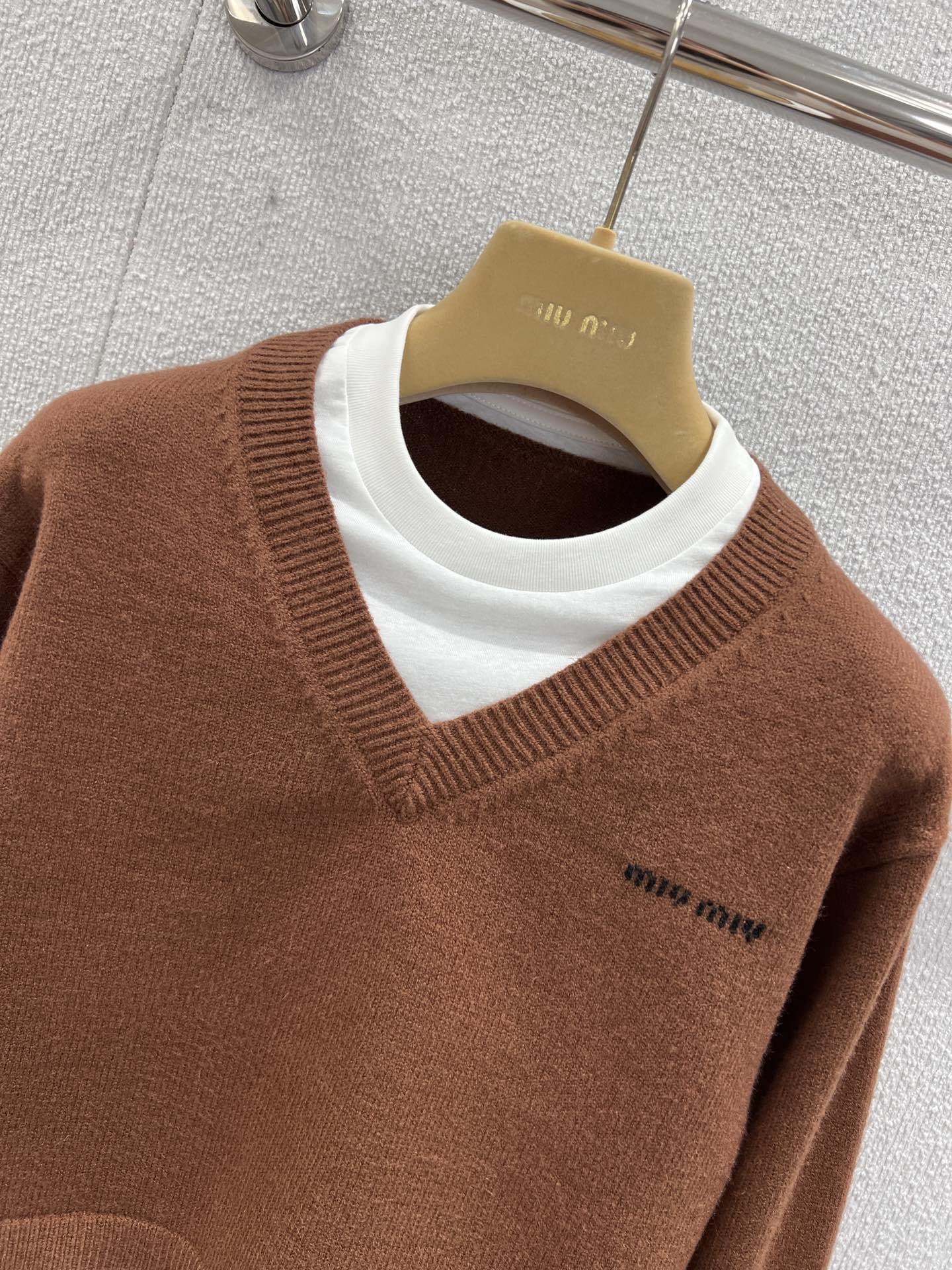 クロップド カシミア Vネック スウェットシャツ ミュウミュウ スーパーコピー-2