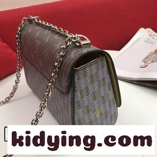 LV Popのネオンの幻影を見せ,LV Twistのツイストロックにポープ風を注入している ルイ・ヴィトン バッグ 新品 コピー-4