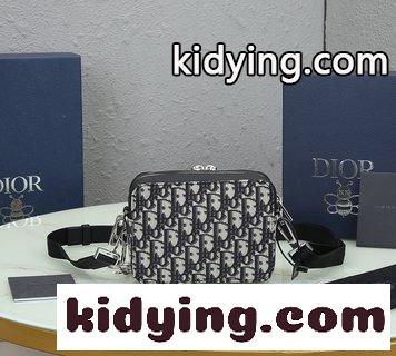 Diorディオール男性OBLIQUE柄バッグ 斜めがけバッグを手に持って 実物で撮影して 図は商品と一致している クリスチャンディオール 鞄 コピー-1