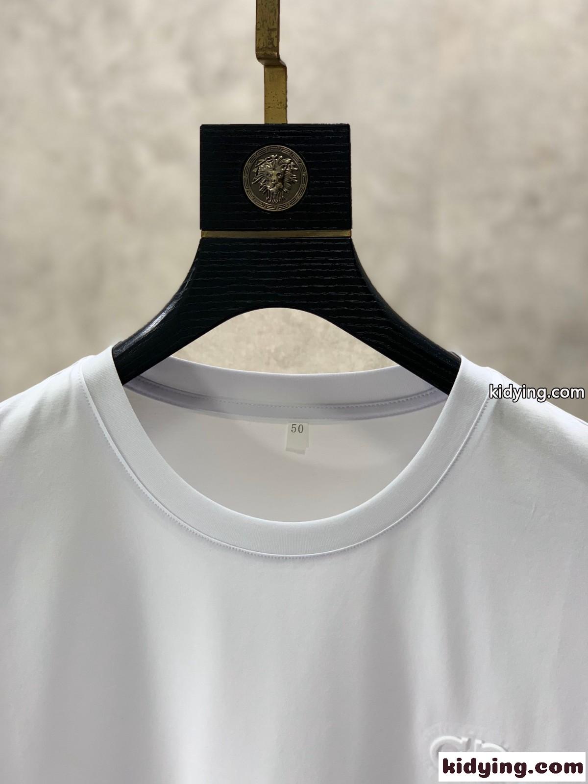 サルヴァトーレ・フェラガモ Tシャツ コピー シンプル 着回し クルーネック 半袖Tシャツ-0