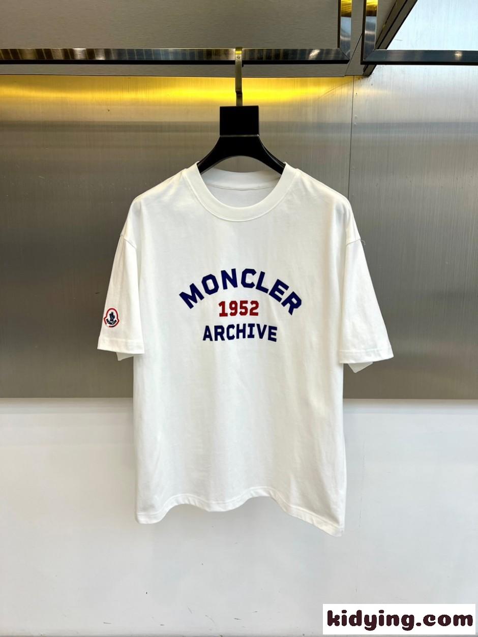 合わせやすい ロゴ入り 半袖Tシャツ モンクレール Tシャツ 偽物 ホワイト-2