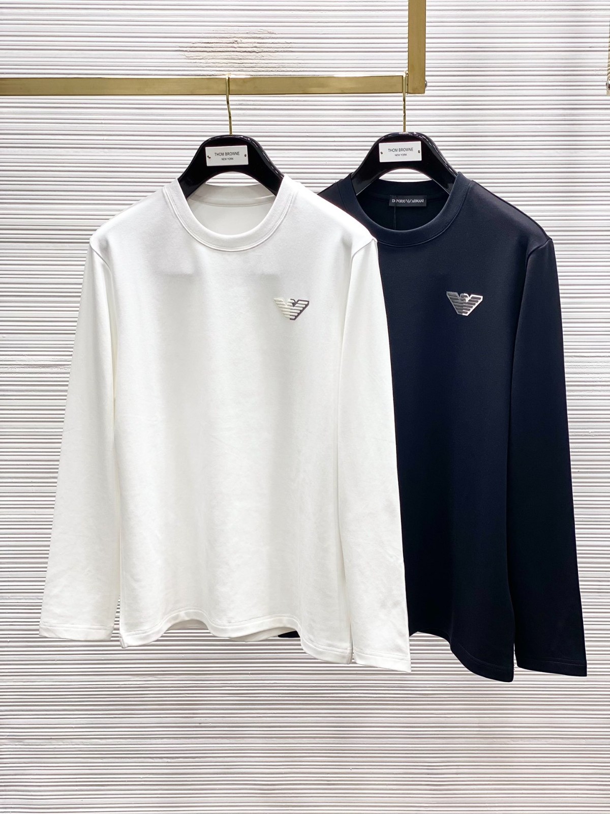 シンプル クルーネック ロゴ刺繍 長袖Tシャツ アルマーニ Tシャツ コピー-0