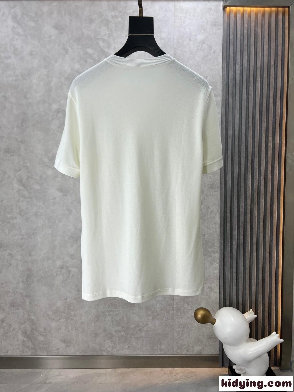 サルヴァトーレ・フェラガモ Tシャツ コピー シンプル ロゴ入り 半袖Tシャツ ホワイト-1