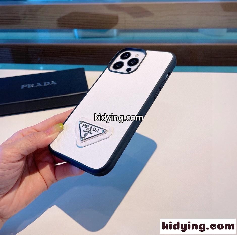 プラダ スマホケース 偽物 アイフォンケース トライアングルロゴ付き iPhone17-1